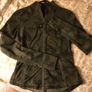 Lululemon Camo Jacket (8)